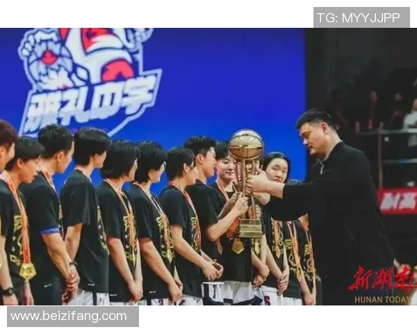 姚明聚餐畅饮欢声笑语共享篮球人生的美好时光