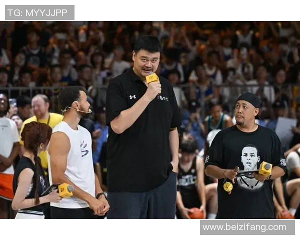 黑人与姚明的友谊瞬间展现体育精神与文化交流的美好画面