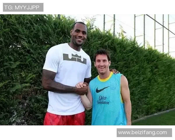 詹姆斯与足球明星的精彩互动瞬间全记录揭秘球场背后的友谊与激情 詹姆斯与足球明星的精彩互动瞬间全记录揭秘球场背后的友谊与激情